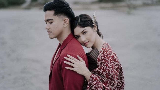 Dua hari jelang pernikahannya dengan Kaesang Pangarep, Erina Gudono disebut masih bimbang memilih konsep riasan paes ageng atau Jogja putri.