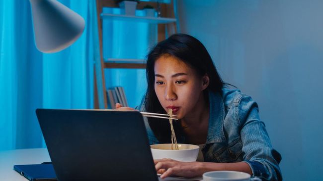 Cara membedakan rasa lapar fisik dan hanya sekadar ingin makan
