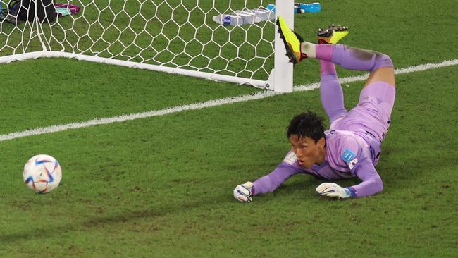 Meski Korea Selatan kalah 1-4, penampilan kiper Kim Seung Gyu terbilang gemilang sehingga mencegah Brasil menang dengan skor lebih telak di Piala Dunia 2022.