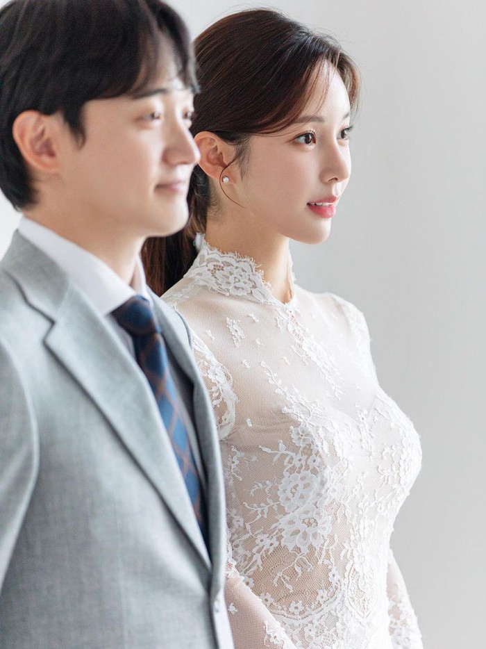 Komikus asal Korea yang terkenal akan karya 'True Beauty' yaitu Yaongyi baru saja melepas masa lajangnya dengan mengikat janji suci bersama rekan komikusnya, Jeon Seon Wook pada Sabtu, (3/12) lalu./ Foto: instagram.com/meow91__