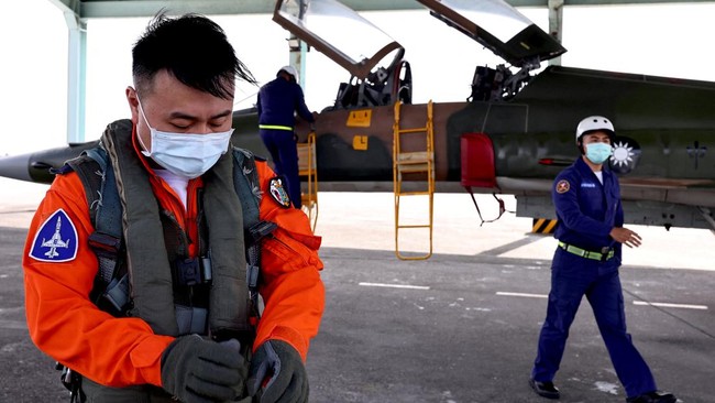 FOTO: Tentara AU Taiwan Lepas Stres Bertugas Lewat Nge-band