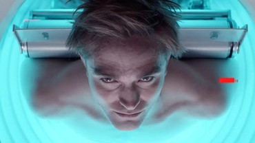img-title Dibintangi Robert Pattinson, Film Sci-Fi Bong Joon Ho Tayang 2024