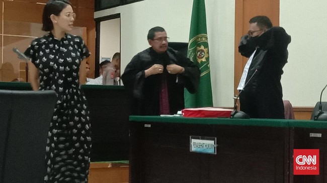 Dito Mahendra kembali tidak hadir saat dipanggil untuk bersaksi dalam persidangan terdakwa Nikita Mirzani.
