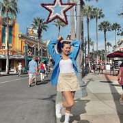 5 Inspirasi Outfit Nonton Konser ala Beby Tsabina, Nyaman dan Fashionable!