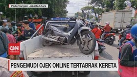 VIDEO: Pengemudi Ojek Online Tewas Tertabrak Commuter Line