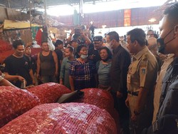 Ke Pasar Induk Kramat Jati, Heru Budi Dapati Kenaikan Harga Sayuran
