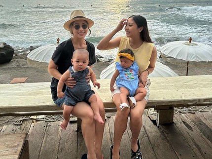 7 Potret Nikita Willy dan Sang Adik Liburan Bareng, Bawa Anak Masing-masing