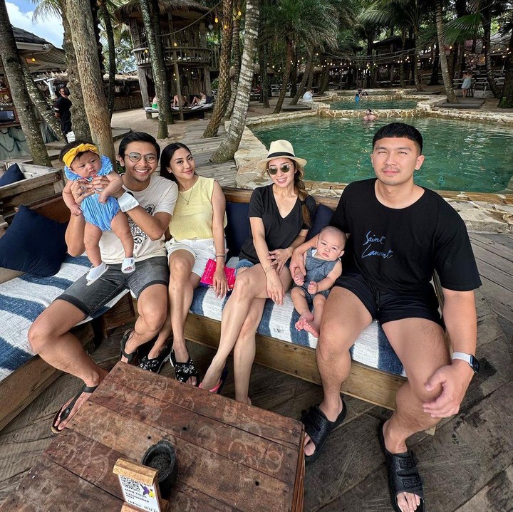 <p>Sayangnya, Nona dikabarkan harus pulang terlebih dahulu nih, Bunda. Sementara itu, Nikita Willy dan keluarga masih melanjutkan liburan mereka. (Foto: Instagram: @nikitawillyofficial94)</p>