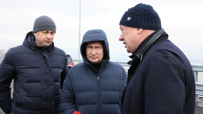 Presiden Rusia Vladimir Putin memperingatkan perang di Ukraina akan berlangsung lama dan ancaman nuklir bakal meningkat.