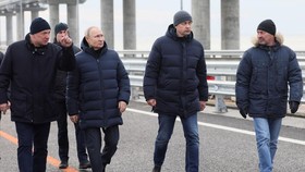 AS Dakwa 2 Warga Diduga Selundupkan Materi Senjata Nuklir untuk Putin