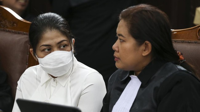 Istri Ferdy Sambo, Putri Candrawathi merasa terbebani jika penjelasan soal dugaan pelecehan seksual oleh Brigadir J dalam sidang berlangsung terbuka untuk umum.