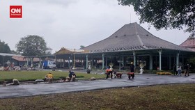 VIDEO: Kaesang-Erina Siapkan Bus Hingga Becak Untuk Tamu Tasyakuran
