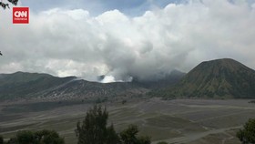 VIDEO: Gunung Bromo Tak Terpengaruh Erupsi Semeru
