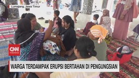 VIDEO: Warga Terdampak Erupsi Bertahan di Pengungsian