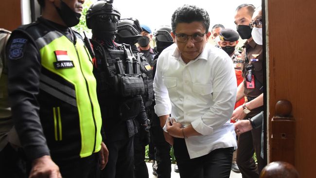 Ferdy Sambo soal Skenario Tembak Brigadir J: Beruntung CCTV Rusak Ferdy Sambo merasa beruntung lantaran CCTV rumah dinas Duren Tiga, yang menjadi lokasi penembakan Brigadir J rusak.