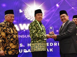 Gubernur Riau Raih Anugerah Tokoh Wakaf Nasional Unsur Kepala Daerah