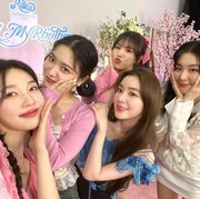 5 Ide Outfit Serba Denim ala Member Red Velvet, Stylish dan Gemas!