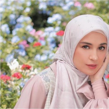 Inspirasi Gaya Busana Kondangan Hijab ala Shireen Sungkar, Tetap Anggun Tanpa Terlihat Monoton!