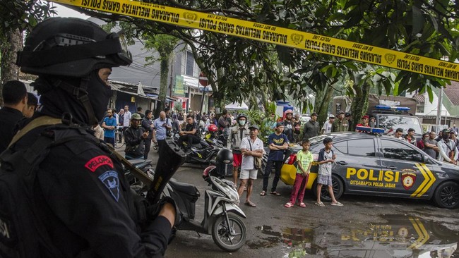 Total ada 9 korban luka yang dirawat usai terkena bom bunuh diri di Polsek Astana Anyar. Tujuh orang di antaranya telah dipulangkan.