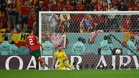 img-title Achraf Hakimi Pamer Selebrasi Penguin, Sindir Enrique Tak Bawa Ramos?