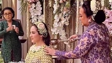 img-title Penuh Tangis, 7 Momen Chelsea Islan Diam-diam Gelar Siraman Jelang Nikah