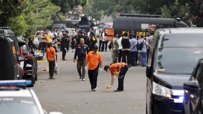 Kapolri mengatakan pelaku bom Polsek Astana Anyar sebelumnya diketahui terafiliasi JAD, eks napiter yang masih berstatus merah dalam program deradikalisasi.