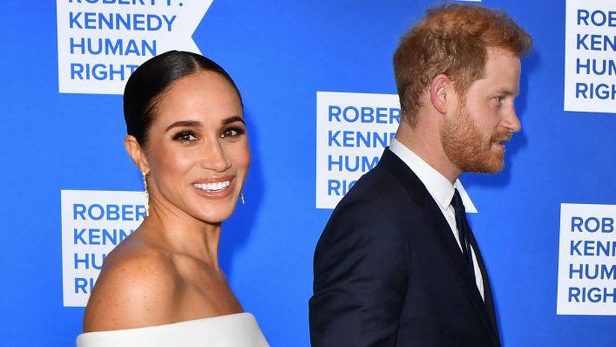 Prince Harry, Duke of Sussex, and Megan, Duchess of Sussex, arrive for the 2022 Ripple of Hope Award Gala at the New York Hilton Midtown Manhattan Hotel in New York City on December 6, 2022. (Photo by ANGELA WEISS / AFP) (Photo by ANGELA WEISS/AFP via Getty Images)