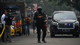 FOTO: Pengamanan Ketat Polsek Astana Anyar Usai Bom Bunuh Diri
