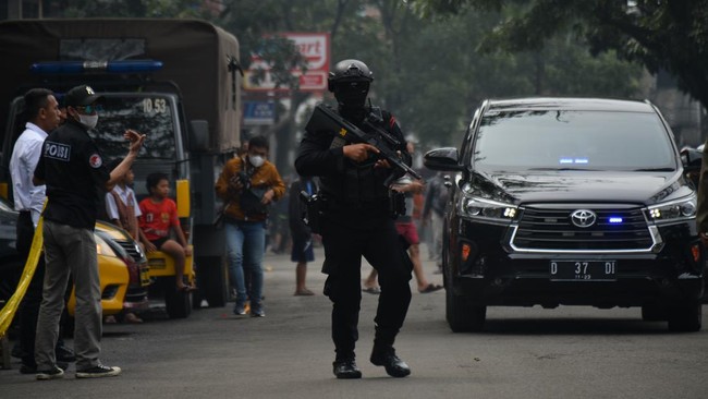 Pengelola mal akan memperketat pengamanan di tempat usaha mereka buntut kasus ledakan bom bunuh diri di Polsek Astana Anyar, Bandung pada Rabu (7/12) pagi.