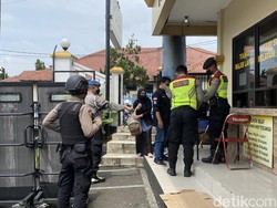 Polisi di Cianjur-Sukabumi Dipertebal Imbas Bom Polsek Astana Anyar