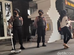 Polrestabes Surabaya Perketat Penjagaan Pascabom Bunuh Diri Bandung