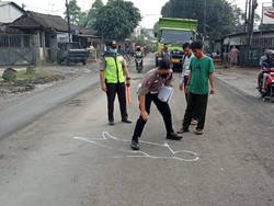 Gagal Menyalip, Pengendara Motor Tewas Tertabrak Truk di Bogor