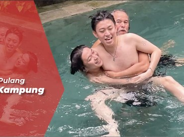 img-title Pulang ke Indonesia, Rich Brian Lepas Rindu Kumpul Bareng Keluarga