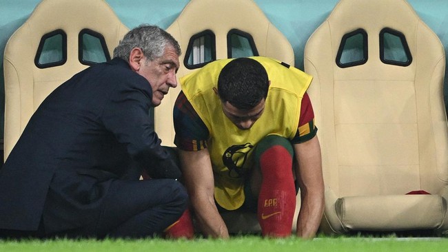 Fernando Santos tak mau memberikan jaminan Cristiano Ronaldo bakal main sebagai pemain inti di Maroko vs Portugal pada perempat final Piala Dunia 2022.