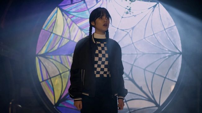 Jenna Ortega mengungkapkan bahwa ia sedang terinfeksi Covid-19 saat syuting adegan dansa serial Wednesday yang ikonis itu.