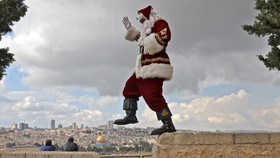 Ternyata Sinterklas dan Santa Claus Itu Beda!