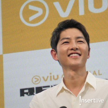 Inikah Awal Pertemuan Pertama Song Joong Ki dengan Pacar Bule?