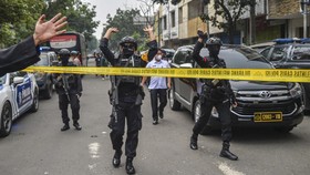 img-title Densus 88 Geledah Rumah Warga Bandung Diduga Terlibat Bom Astana Anyar