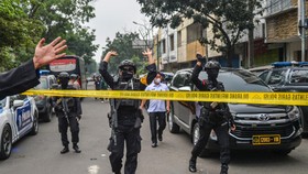 Warga Diminta Jauhi Polsek Astana Anyar, Pertokoan Sekitar Ditutup
