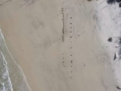 Benda-benda Misterius Muncul di Pantai Florida Usai Badai