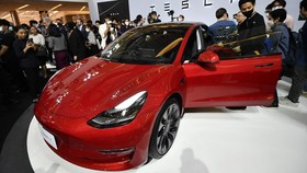 Sekitar 4,3 juta mobil listrik yang dipasarkan di China terpaksa ditarik kembali atau recall karena masalah pada mekanisme gagang pintu.