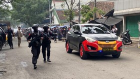 img-title Gegana Datangi Polsek Astana Anyar Bandung Usai Ledakan Bom Bunuh Diri