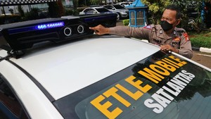 FOTO: ETLE Mobile 'Blusukan' Cari Pengemudi Nakal di Jakarta