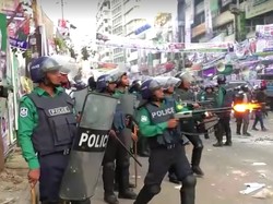 Oposisi Bangladesh Bentrok dengan Polisi saat Gelar Demo