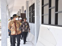Bupati Sidoarjo Tinjau Pembangunan SMPN 2 Tulangan, Progres Capai 90%