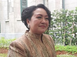 Ibunda Chelsea Islan Emosional Antarkan Sang Putri ke Altar Pernikahan