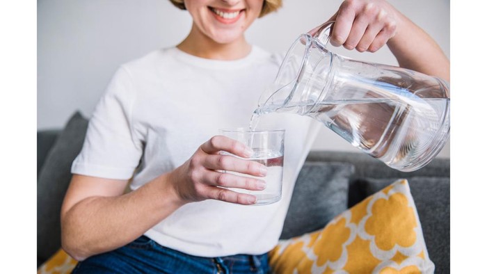 Terlalu Banyak Minum Air Putih Bisa Bikin Overhidrasi yang Mengancam Kesehatan, Begini Penjelasan Dokter!