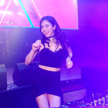 DJ Una Mengaku Senang Disebut Sebagai 'Hot Mom'
