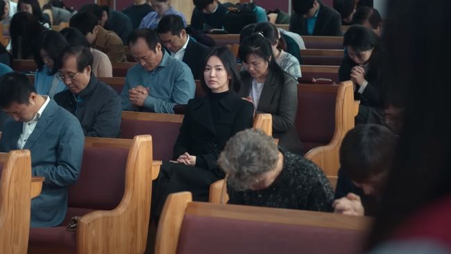 Penulis Kim Eun-sook ungkap kejadian di dunia nyata yang menjadi inspirasi kisah The Glory, drama baru Song Hye-kyo dan Lee Do-hyun.