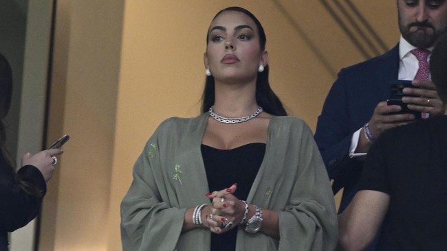 Georgina Rodriguez menyindir Fernando Santos setelah Cristiano Ronaldo dicadangkan saat Portugal mengalahkan Swiss 6-1 di 16 besar Piala Dunia 2022.
